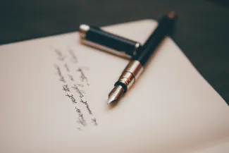 black and silver fountain pen by Álvaro Serrano courtesy of Unsplash.